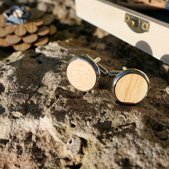 boutons de manchette en bois