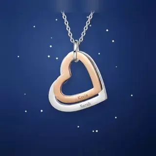 Collier cœurs entrelacés gravés de deux prénoms, cadeau de Noël pour couple