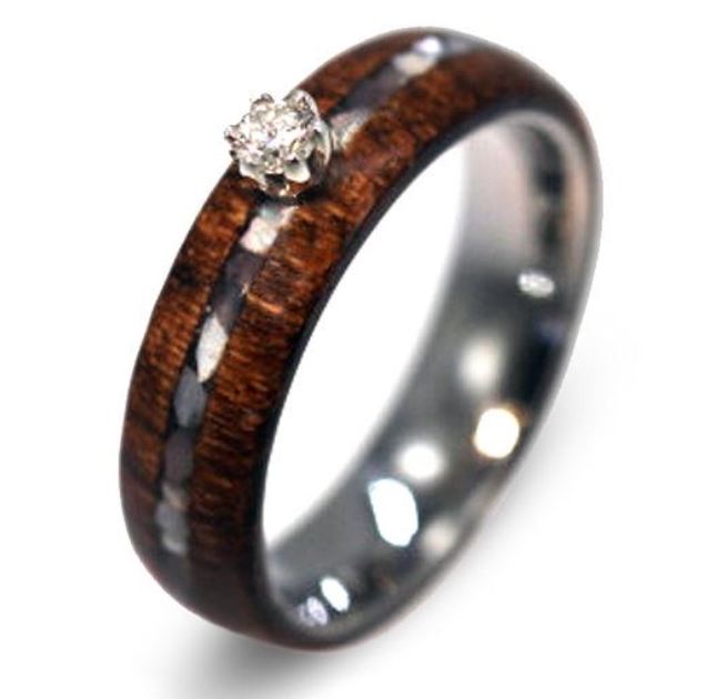 Bague de fiançailles en bois