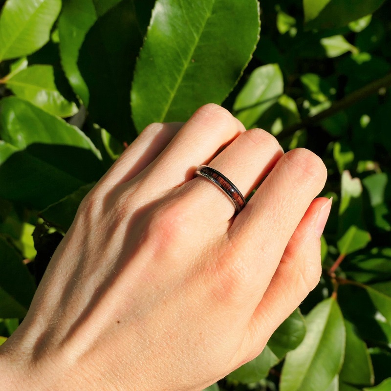 Bague en bois fine pour femme