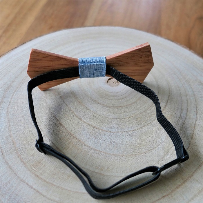 Noeud papillon en bois comment le mettre ?