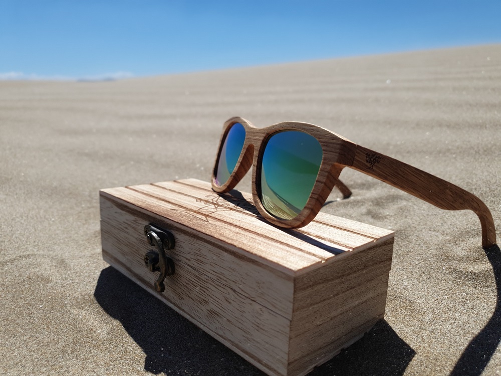 Lunettes de soleil en bois