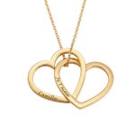 Collier prénoms cœurs enlacés en acier doré, deux prénoms gravés, fond blanc