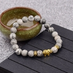 bracelet avec perles en bois et éléphant doré