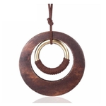 pendentif de long collier avec cercles en bois