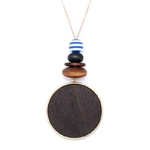 collier sautoir pendentif en bois rond marron et bleu