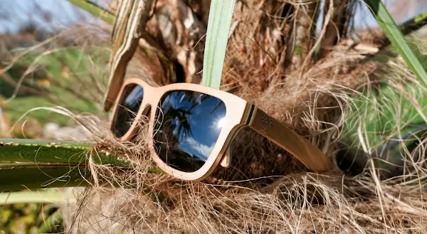 Lunettes de soleil en bois personnalisables