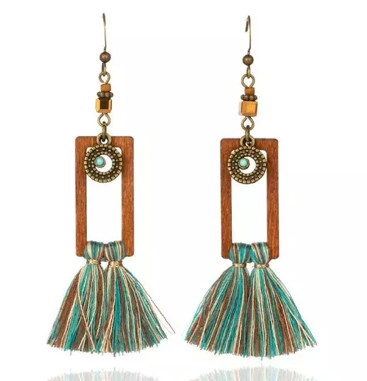 Boucles d'oreilles en bois et pompons
