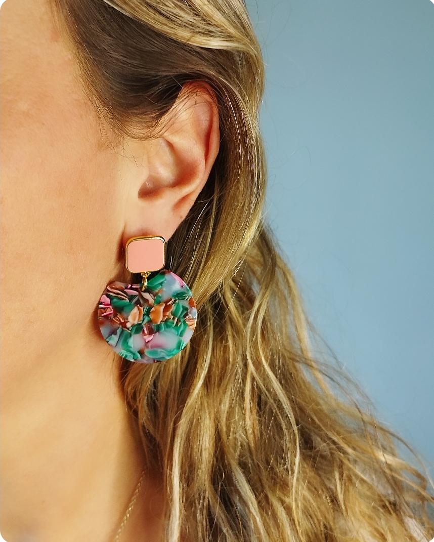 Boucles d'oreilles écailles de tortue rose et turquoise (2)