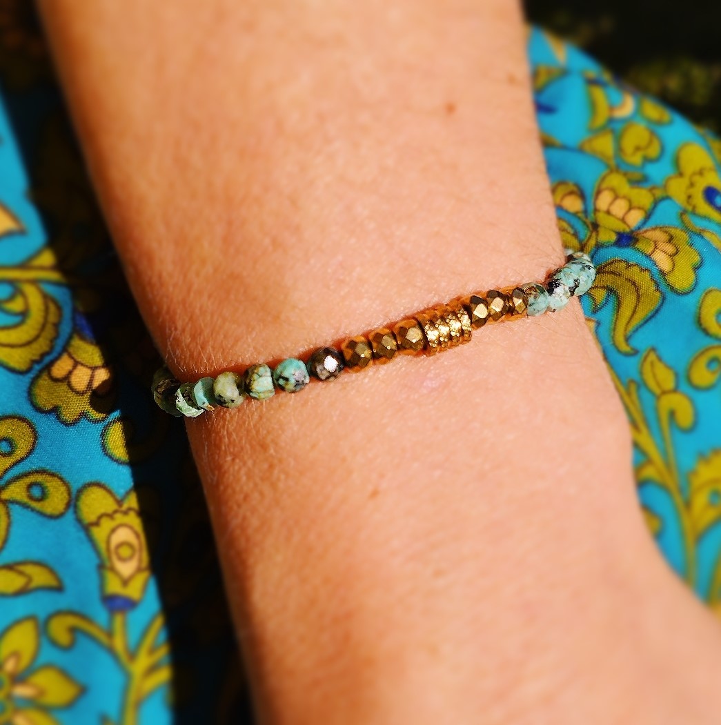 Bracelet turquoise africaine et hématites (4)