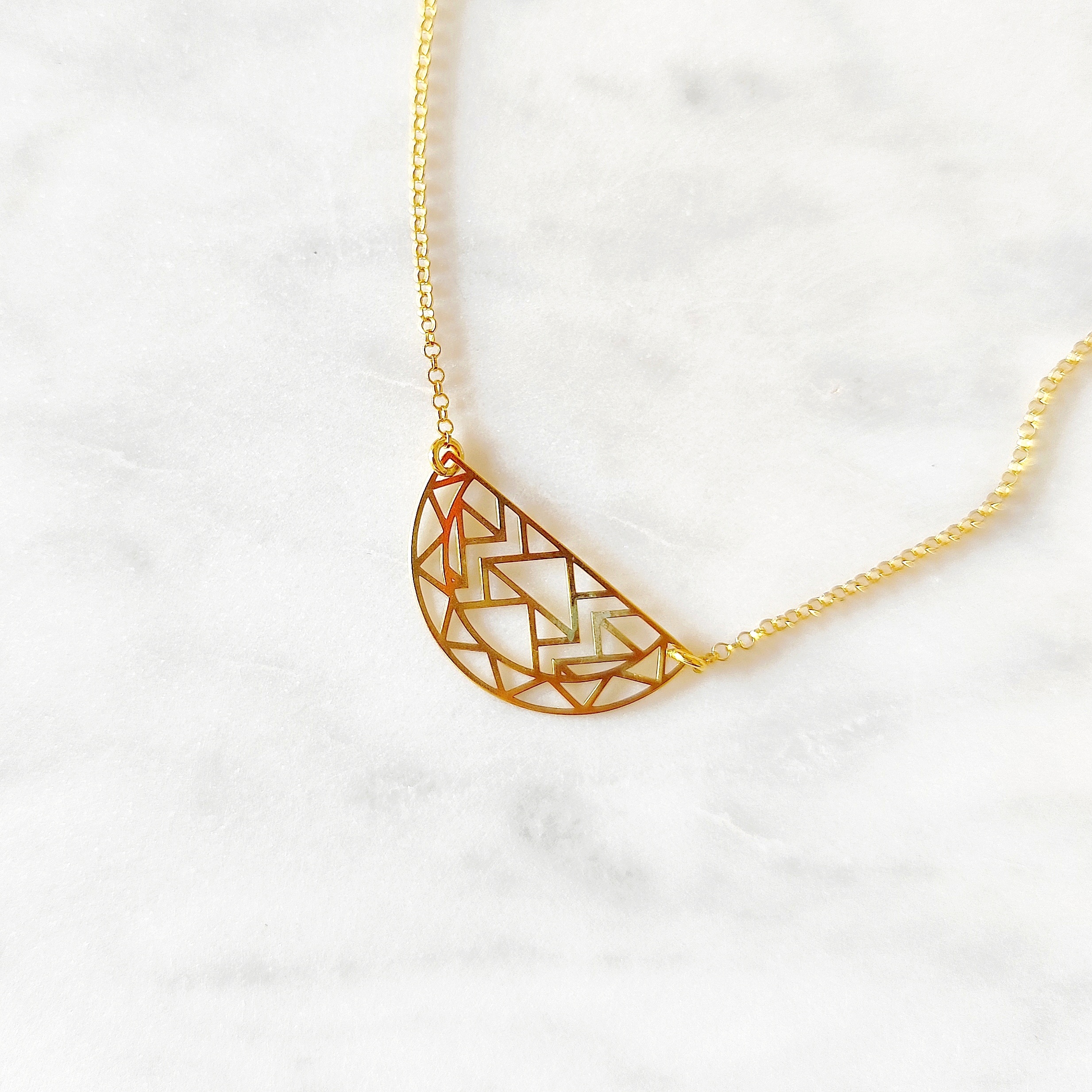 Collier demi-lune doré