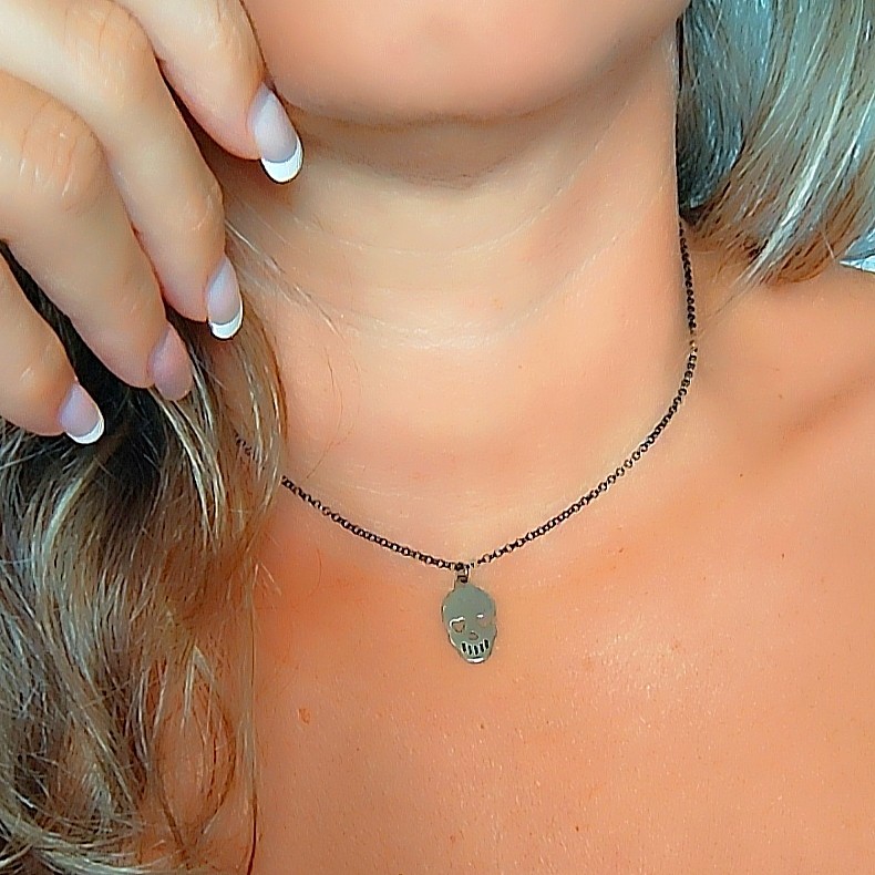 Collier pendentif tête de mort PM rhodié noir (2)