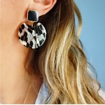 Boucles d'oreilles écaille de tortue noir et beige