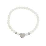 Bracelet perles en nacre et coeur en acier inoxydable argenté 2