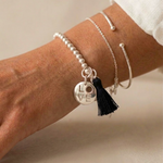 Bracelet en perles 4mm et pendentif LOVE avec pompon couleur au choix