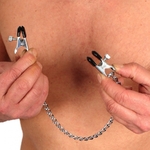 pinces-a-seins-metalliques-avec-chaine