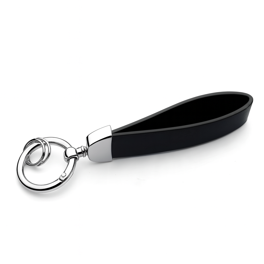 Porte-clés en cuir noir sans logo avec anneau métallique argenté, présenté sur fond blanc