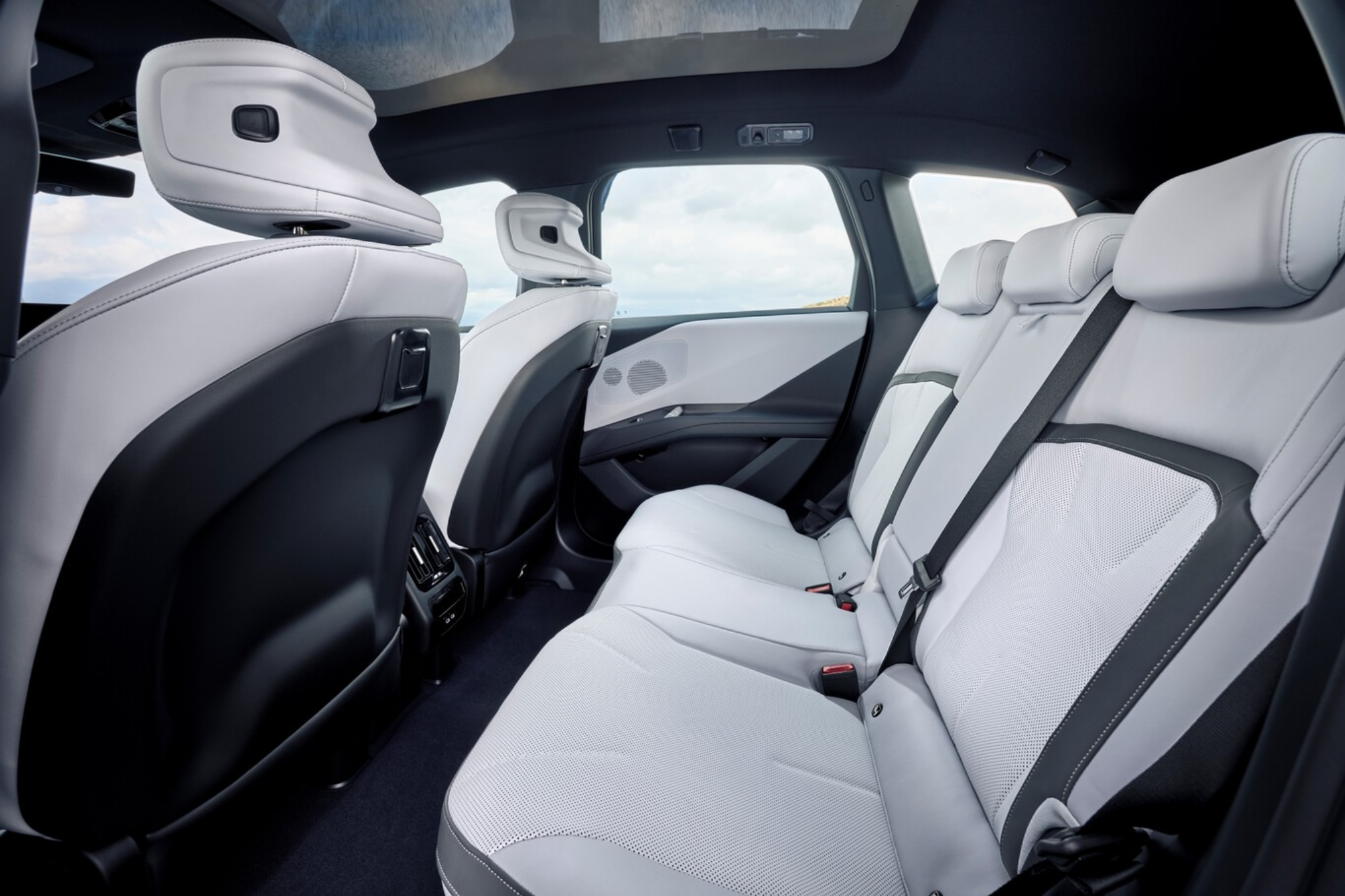 BMW iX3 places arrière habitabilité