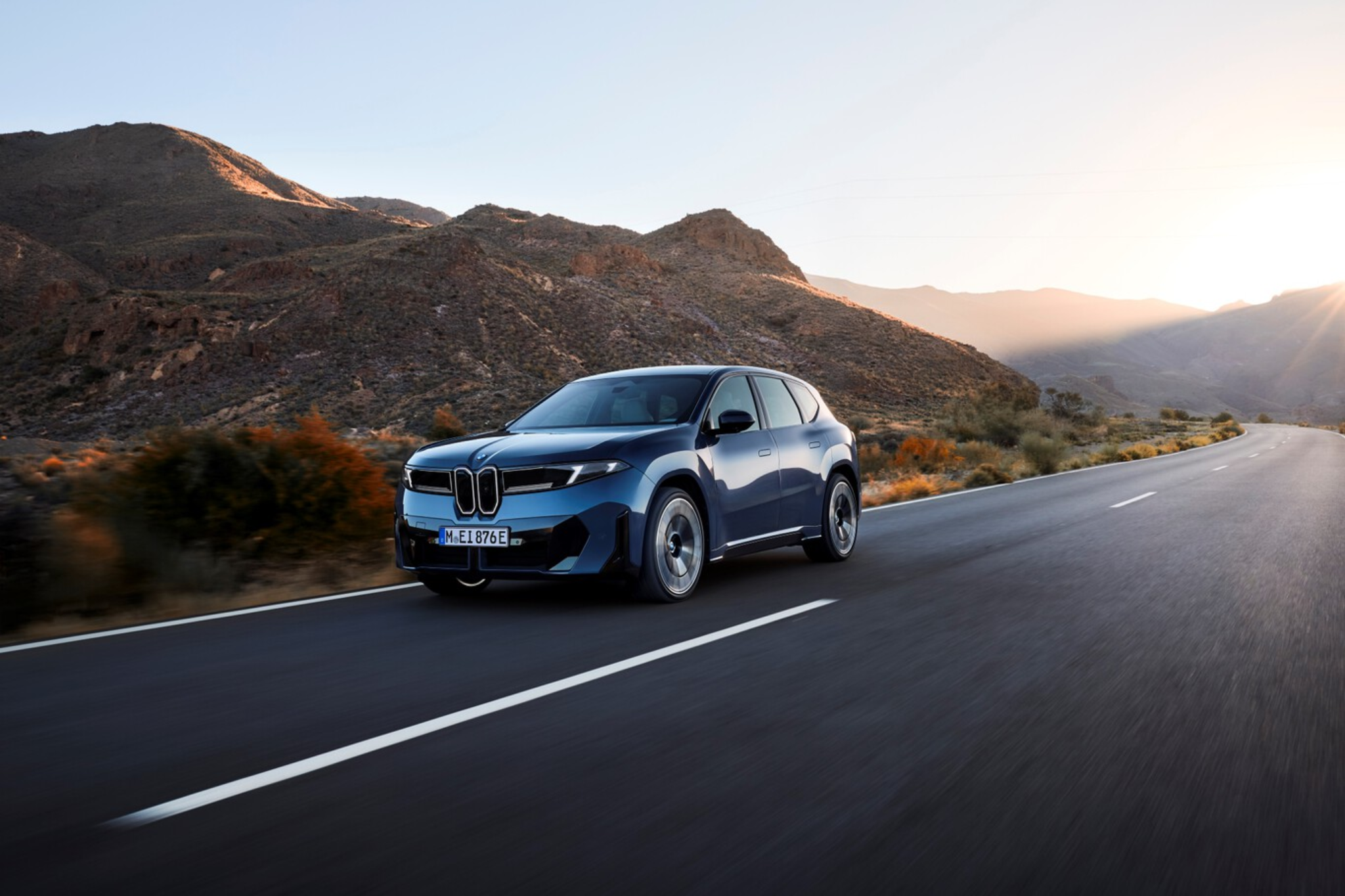 BMW iX3 route montagne conduite dynamique