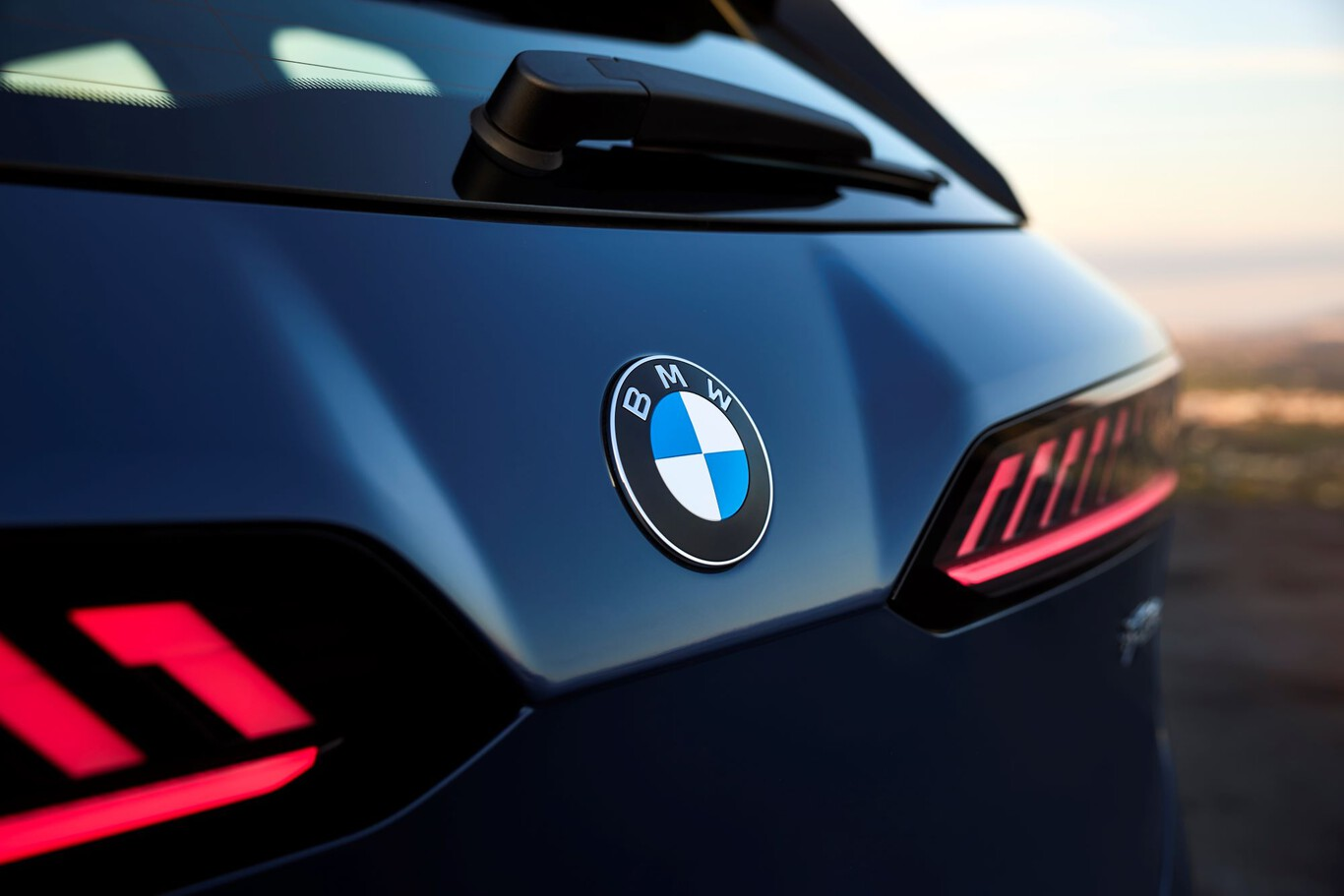 BMW iX3 feux arrière LED signature