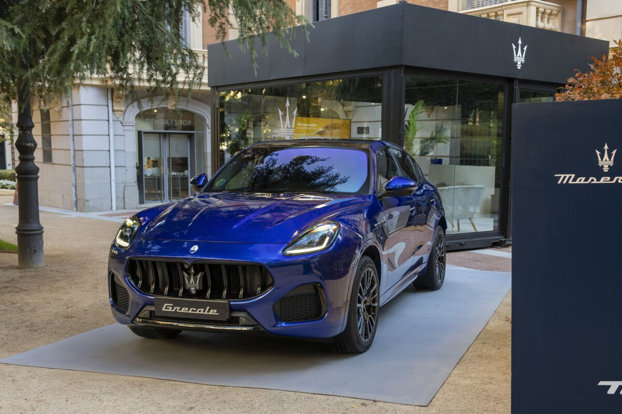 Maserati Grecale bleu en concession