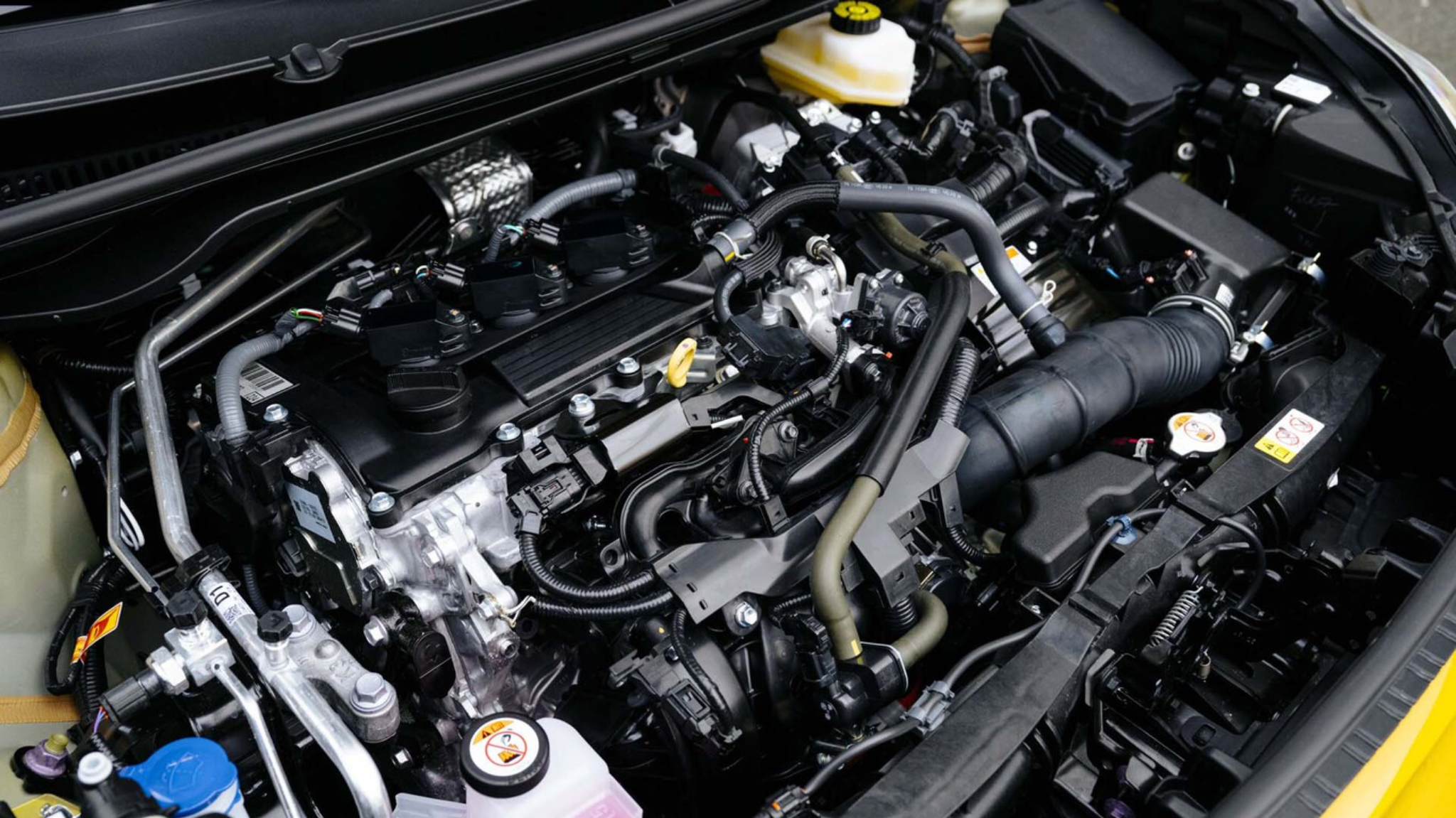 Moteur thermique hybride Toyota Aygo X détail
