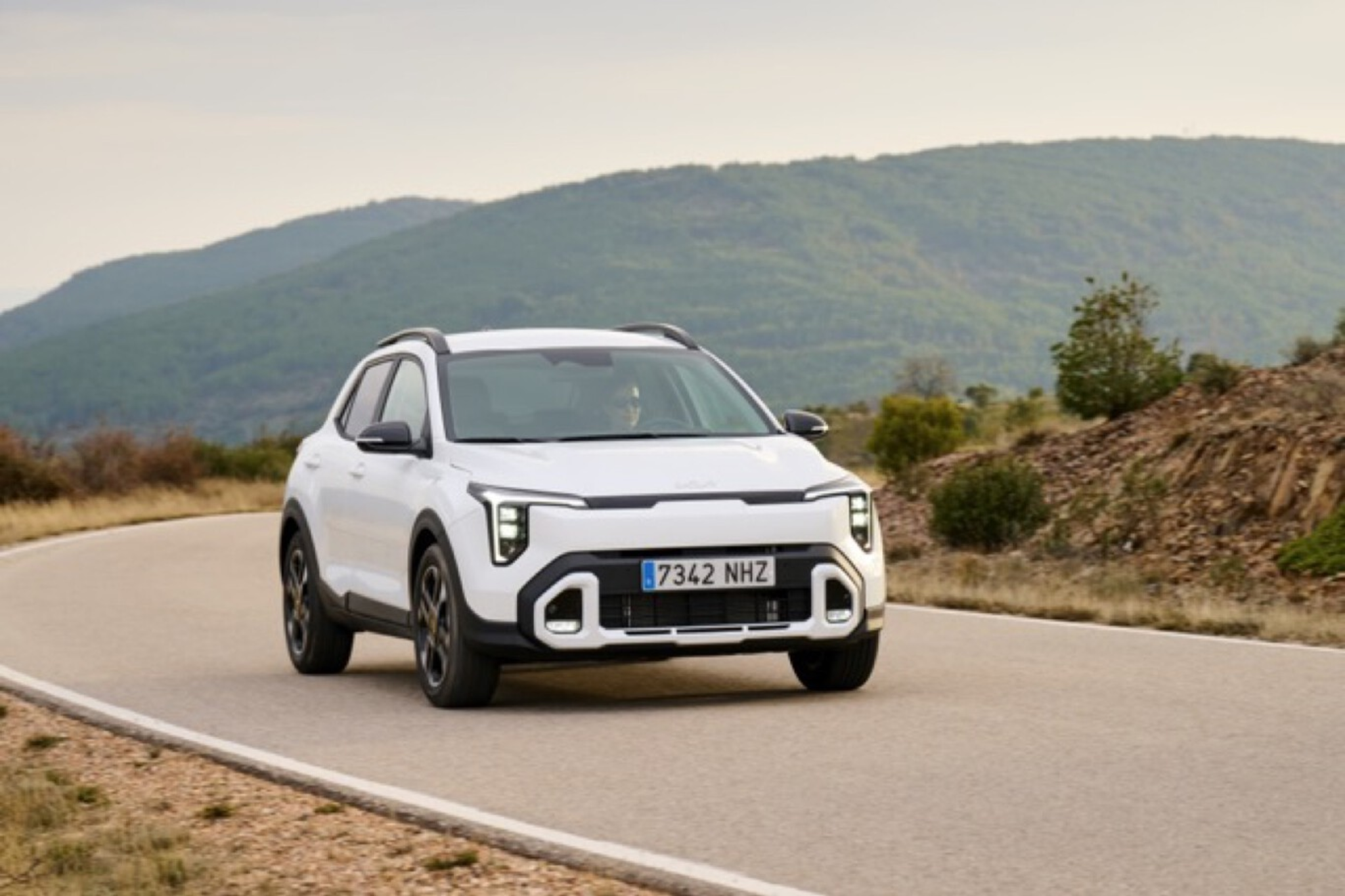 Kia Stonic 2025 blanc en essai routier