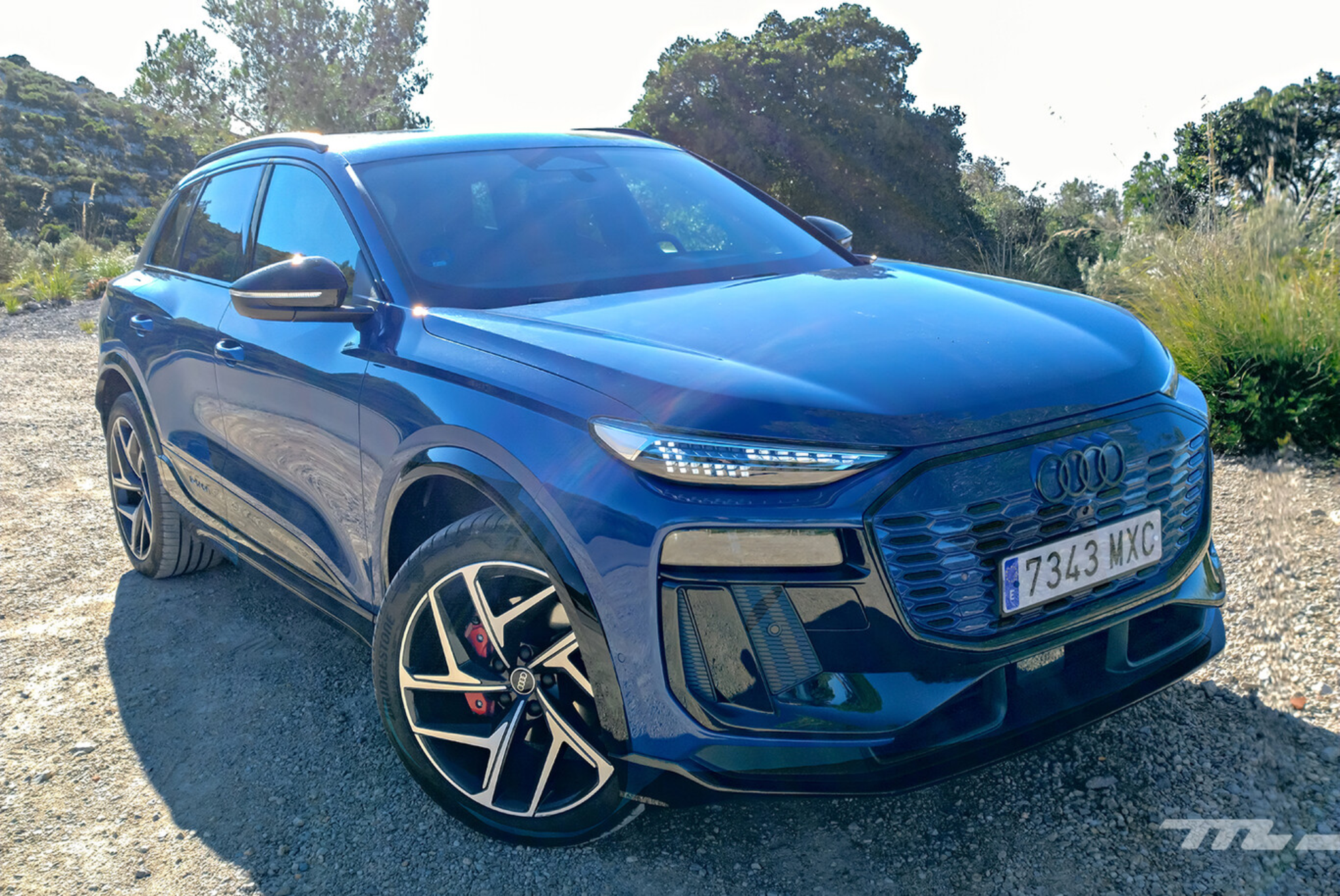 Audi Q6 e-tron bleu vue avant en essai autonomie