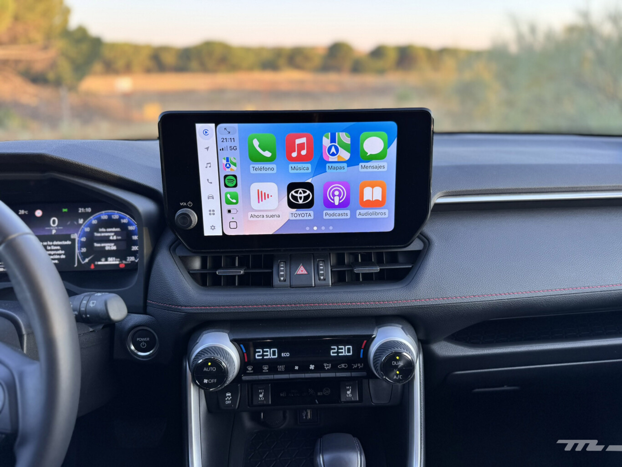 Écran tactile du Toyota RAV4 hybride rechargeable