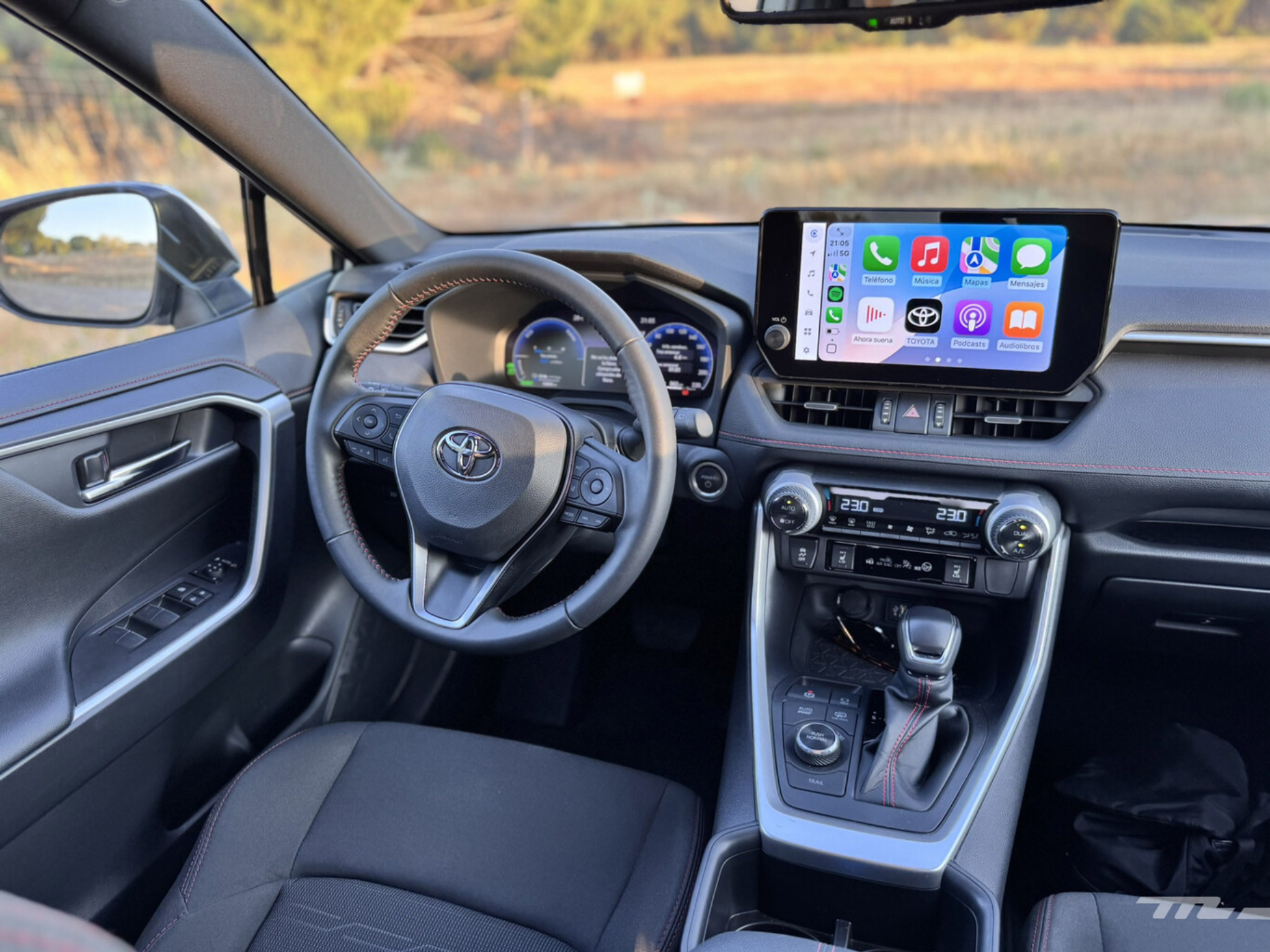 Tableau de bord du Toyota RAV4 hybride rechargeable