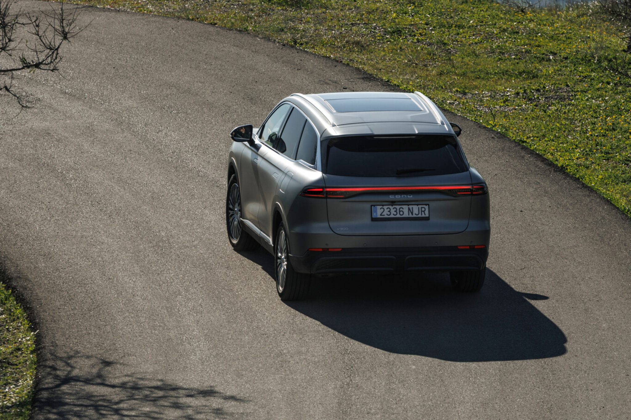 Ebro S900 vue arrière sur route