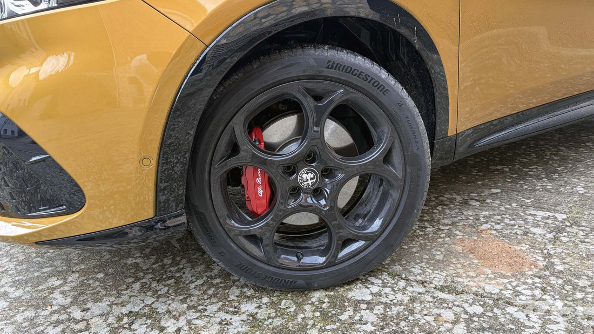 Jante noire de l’Alfa Romeo Tonale restylé