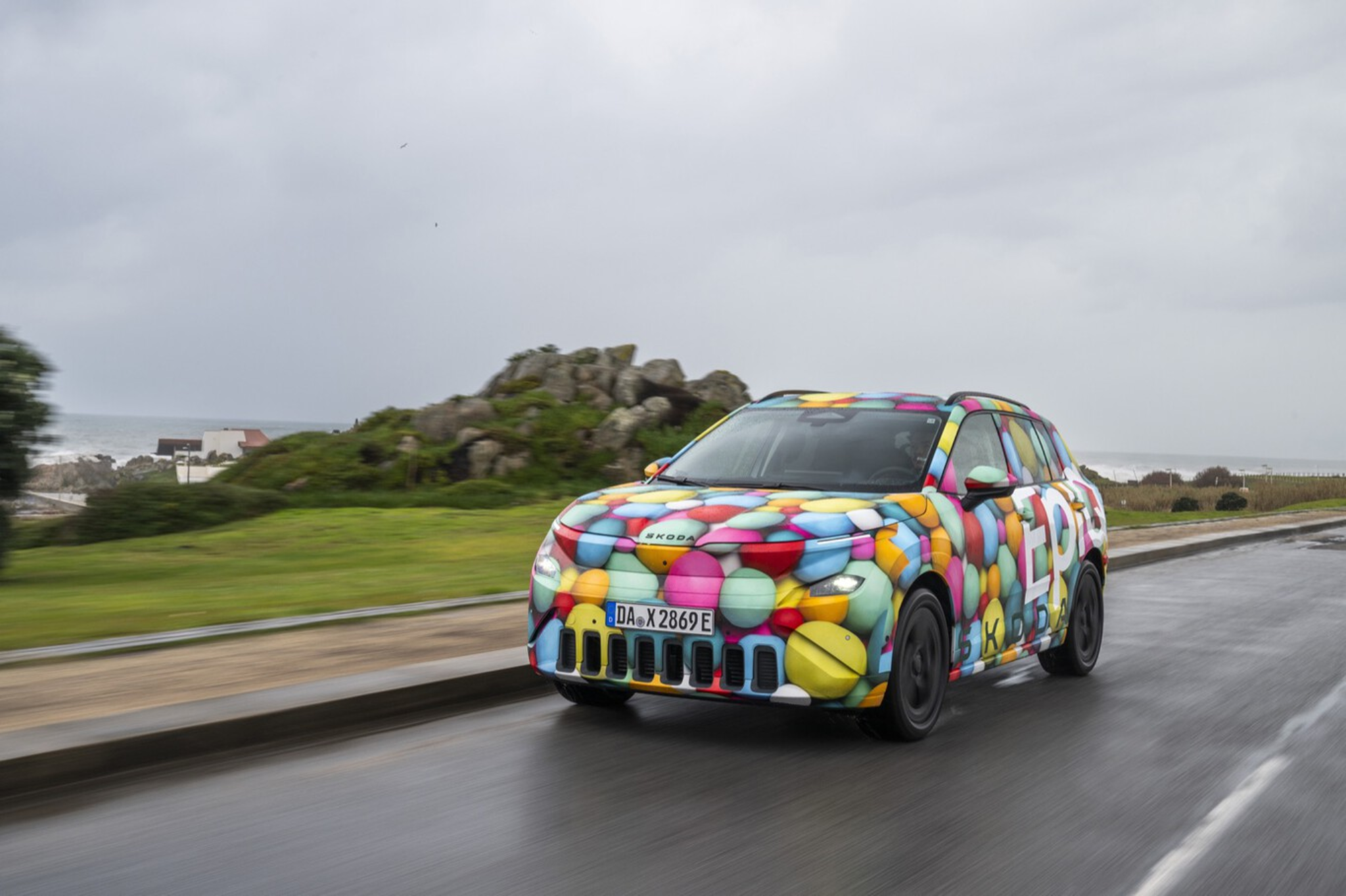 Skoda Epiq camouflé en essai sous la pluie