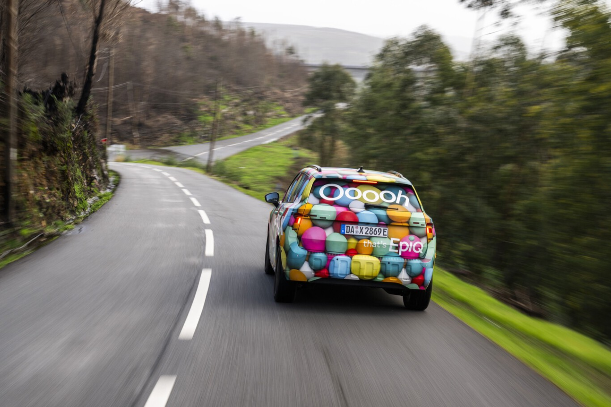 Skoda Epiq électrique camouflé sur route de campagne