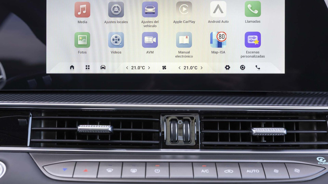 Écran central du Ebro s700 avec Apple CarPlay et Android Auto