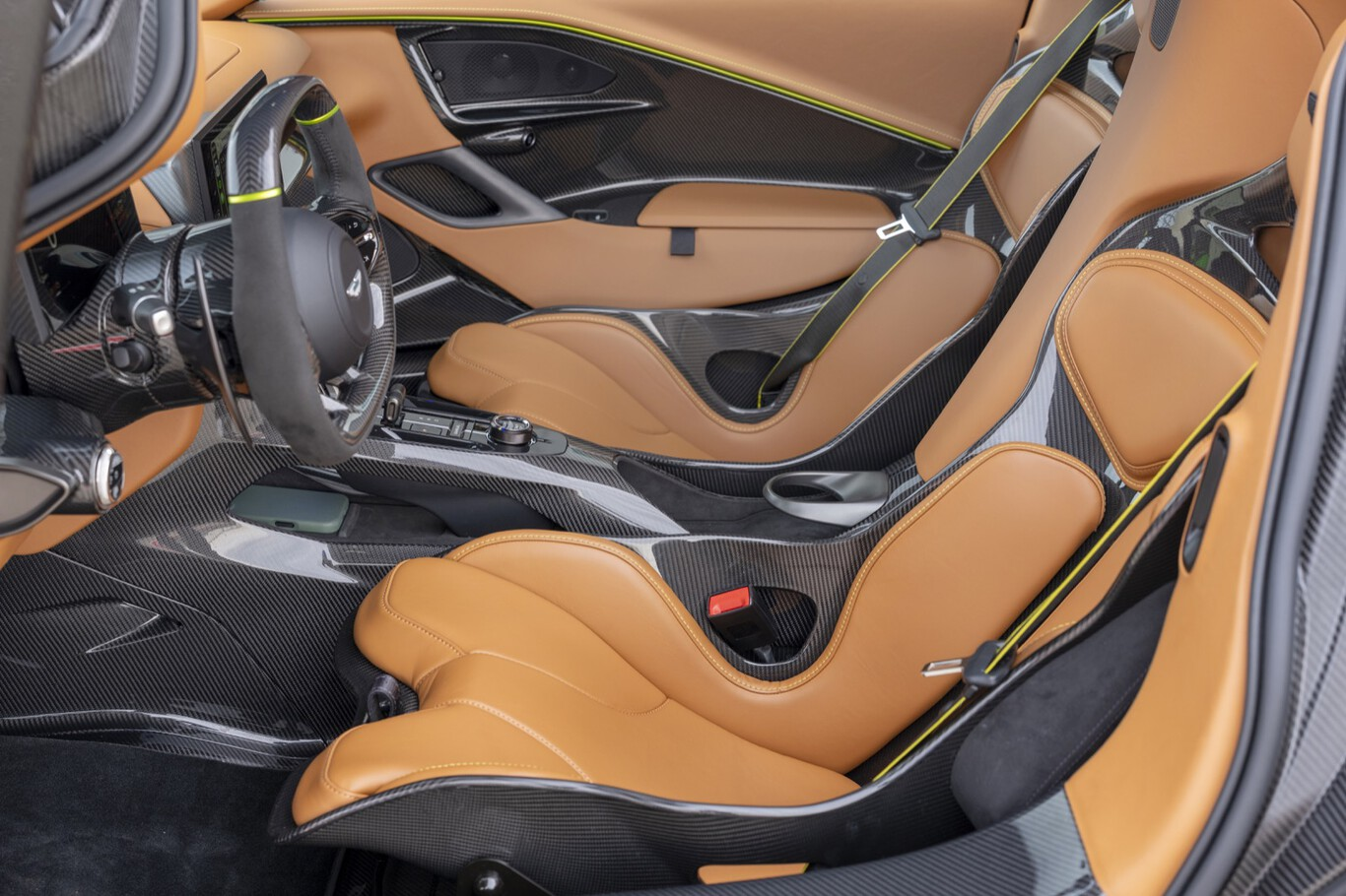 Habitacle sportif de l’Aston Martin Valhalla