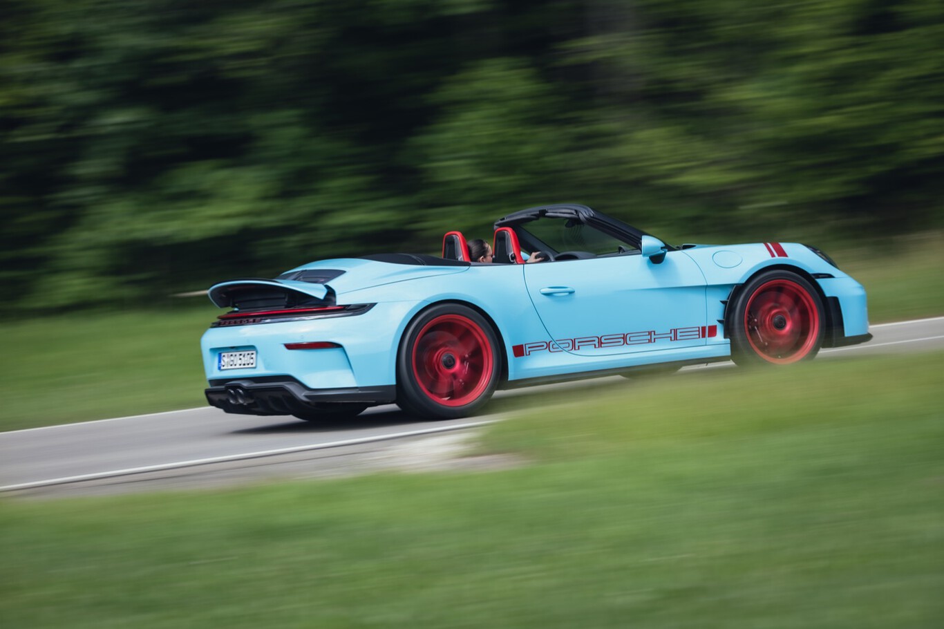 Porsche 911 GT3 S/C cabriolet bleu clair en mouvement vue de profil
