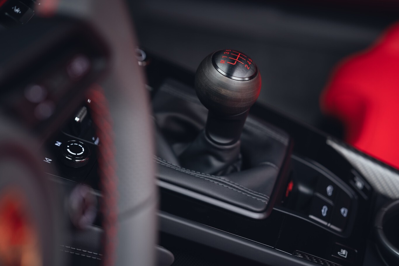 Levier de vitesse manuel d’une Porsche 911 GT3 S/C cabriolet sportive