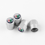 Lot de 4 bouchons de valve argents avec logo Alfa Romeo sur fond blanc
