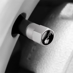 Bouchon de valve BYD argent monté sur une valve de roue