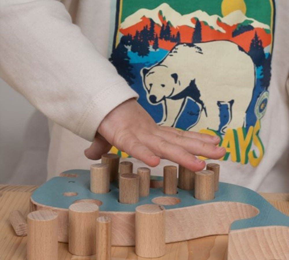 jeu-eveil-encastrement-bois-artisanale-baleine-idebois-1