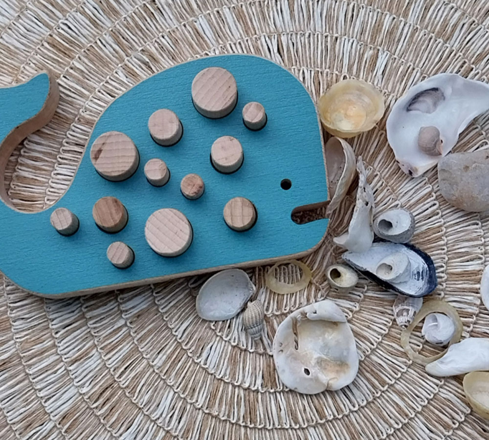 jeu-eveil-encastrement-bois-artisanale-baleine-idebois-2