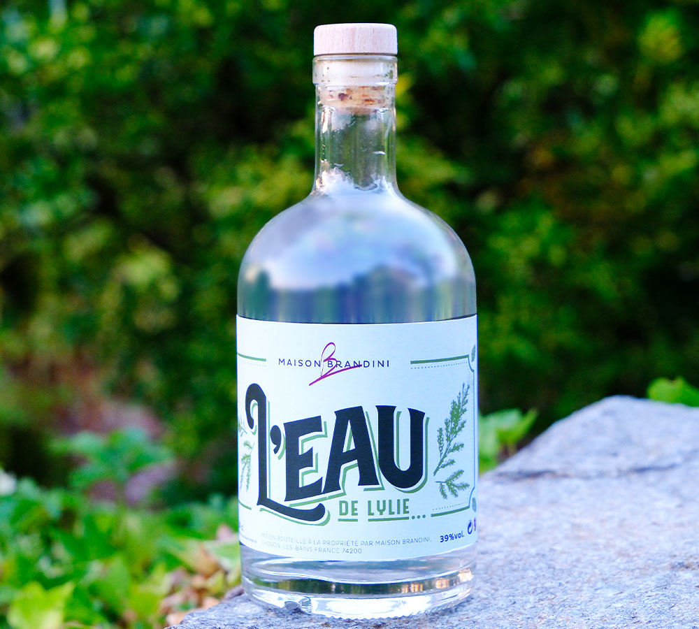 eau-de-vie-lylie-artisanale-maison-brandini-1