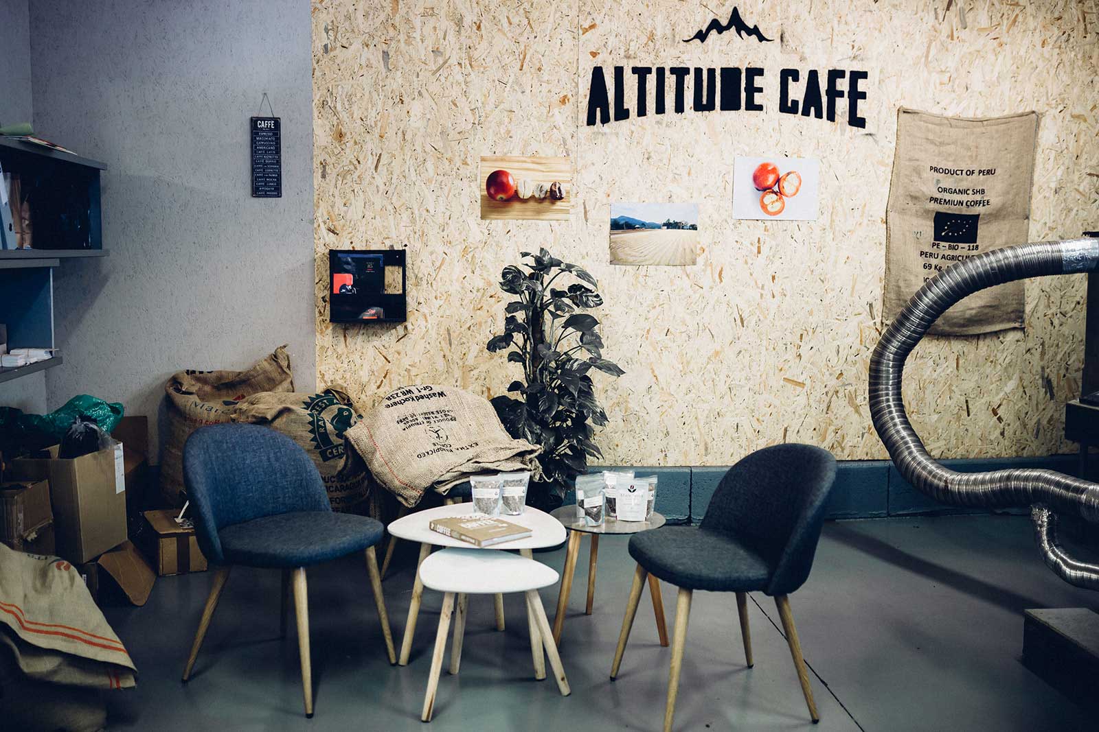 altitude cafe locaux