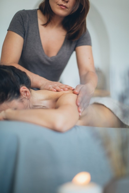 massage-a-la-bougie-parfum-vanille-bourbon-bougie-du-sud-aix-en-provence-tablelya