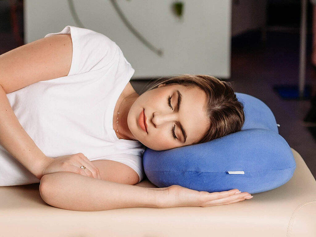 tablelya oreiller meilleur sommeil orthopedique pour soutenir la nuque en forme de haricot housse bleue dormir sur le coté