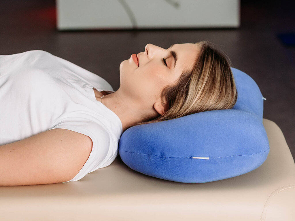 tablelya oreiller meilleur sommeil orthopedique pour soutenir la nuque en forme de haricot housse bleue dormir sur le dos