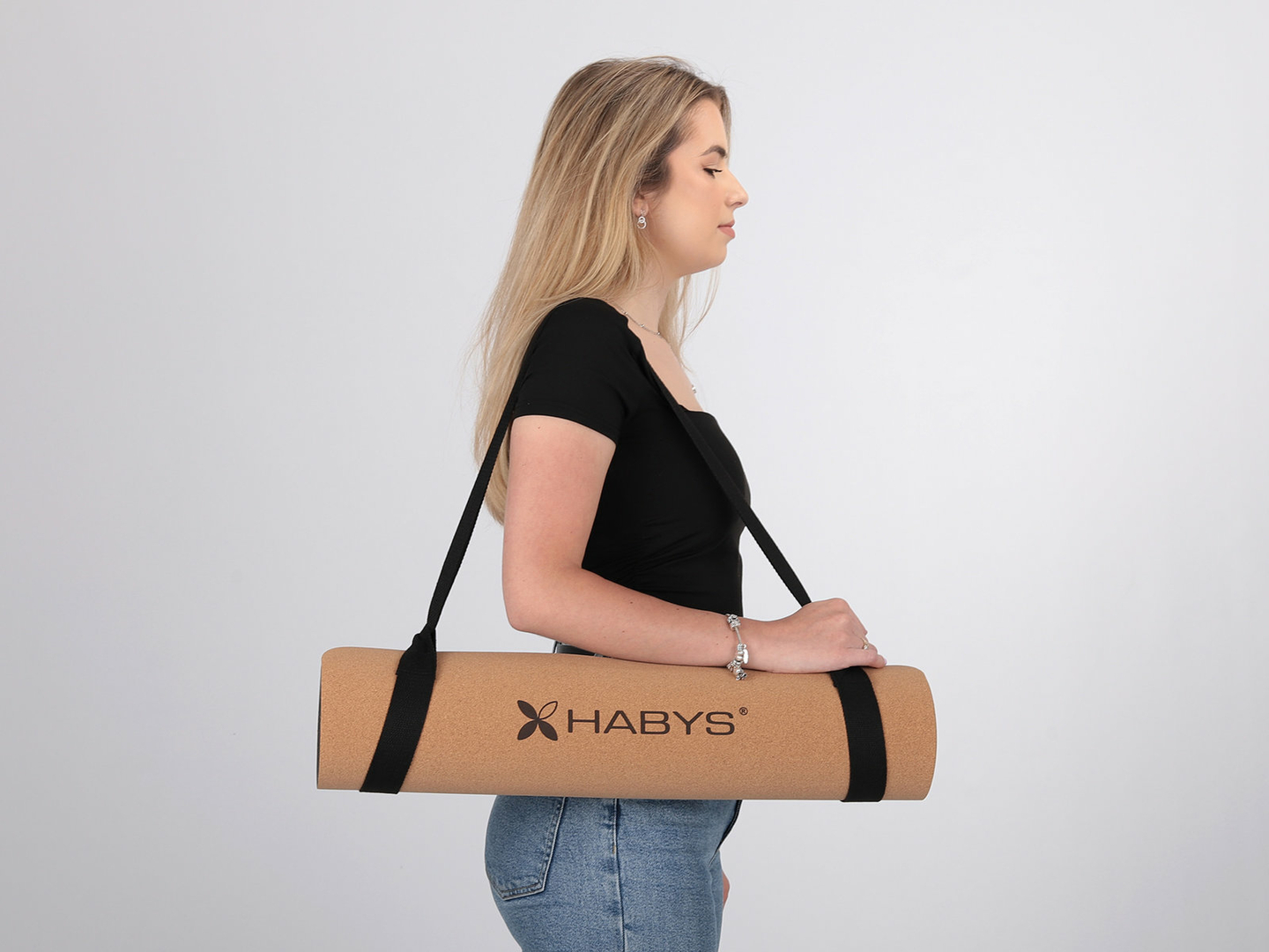 habys-tablelya-tapis-de-yoga-en-liege-caoutchouc-avec-sangle-de-portage-sur-epaule-de-femme-blonde-183x61cm-1849-4