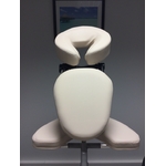chaise-de-massage-amma-travel-aveno-life-tablelya-en-position-assise-couleur-creme