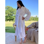 peignoir-de-bain-spa-blanc-adulte-haut-de-gamme-mannequin-debout-noue-sur-le-ventre